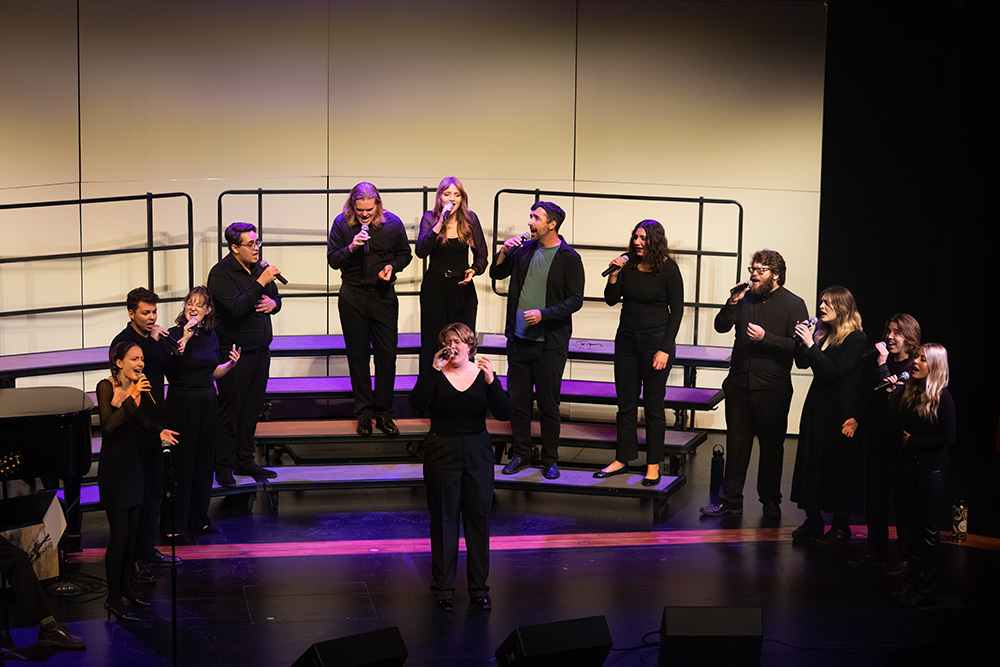 Voce members singing